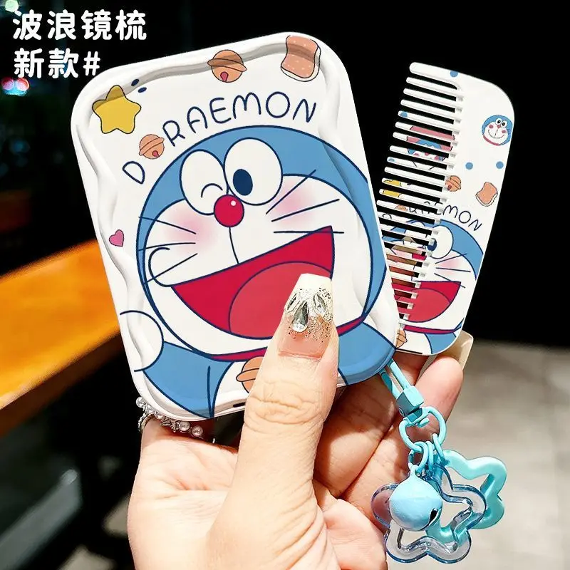 Cartoon Doraemon Anime Merchandise Mini-Schminkspiegel Tragbarer Handspiegel mit Kamm 2-in-1 Faltbares Zweiteiliges Set für Studenten