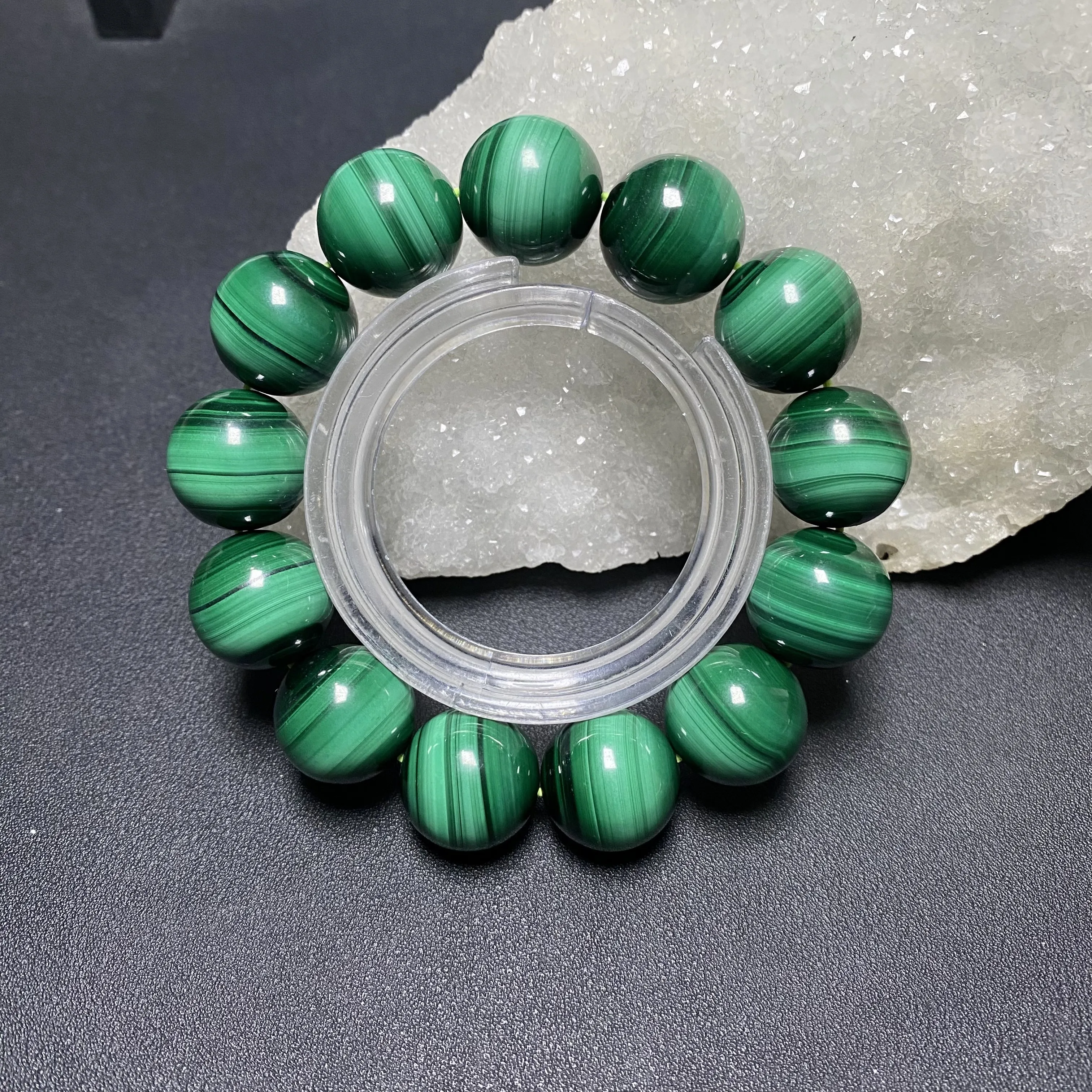 

Браслет из натурального малахита в подарок