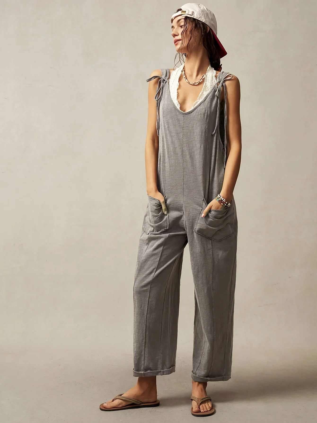 

Женский серый свободный комбинезон с завязками, V-образным вырезом, широкими штанинами и карманами, повседневный