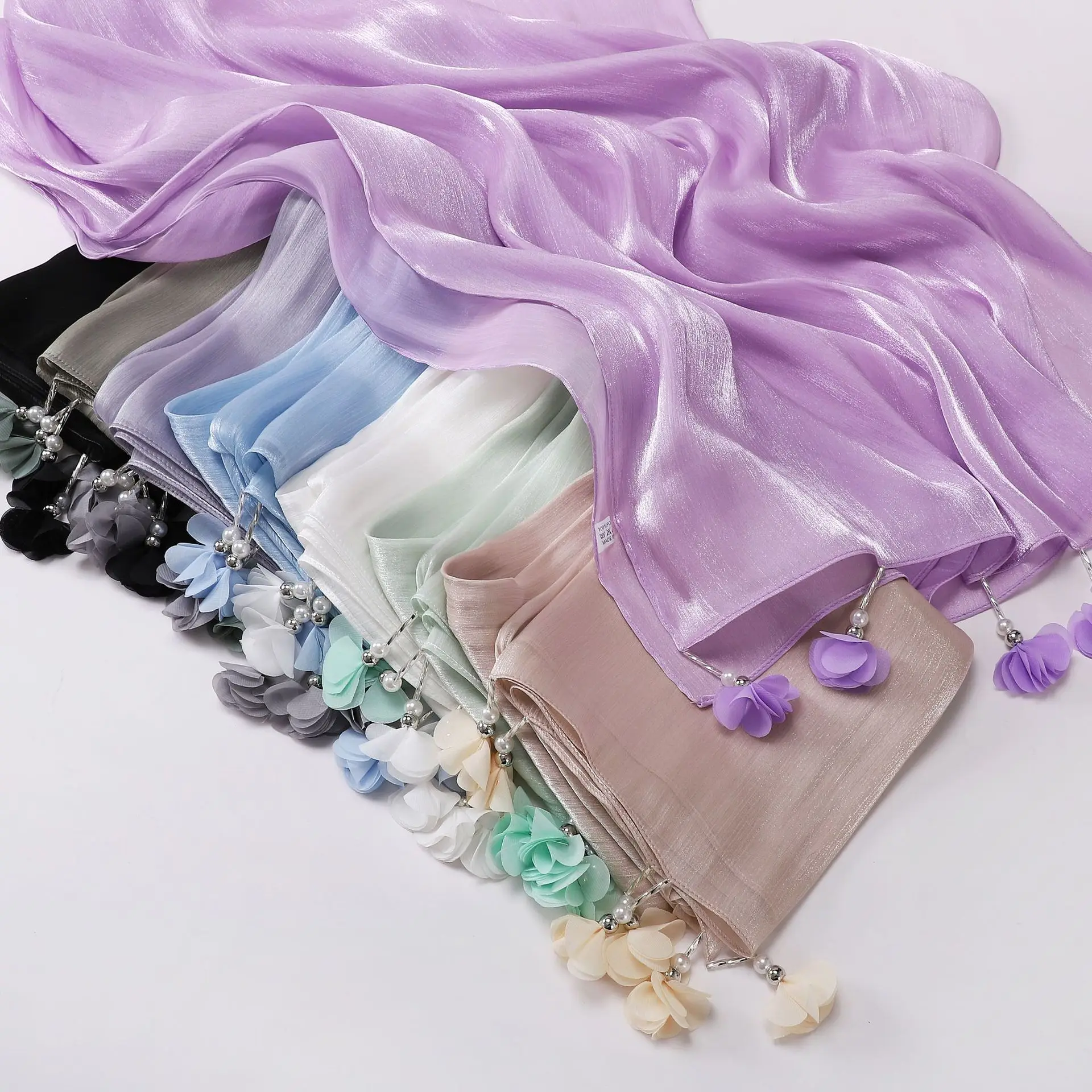 

New Shinny Flower Scarf Malaysian Headscarf Muslim Hijab Women Islam Shawls Wrap Turban Tassel Beads Scarves Bandanas Bufanda