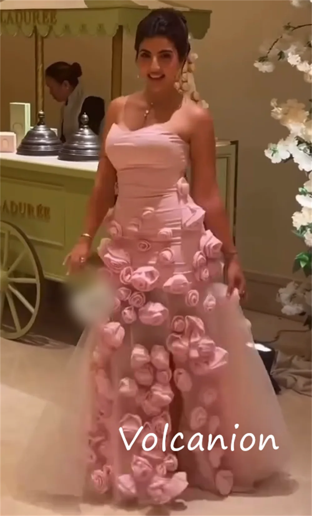 Abiti lunghi senza spalline a trapezio con pieghe in organza di alta qualità personalizzati Occasioni su misura squisite