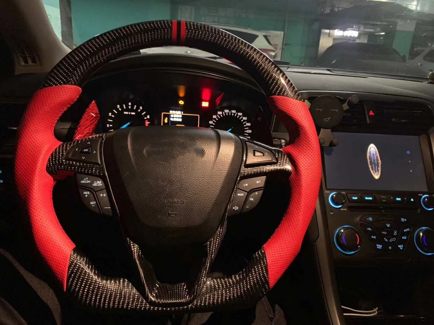 YLA رائجة البيع عجلة القيادة من ألياف الكربون لملحقات سيارات فورد