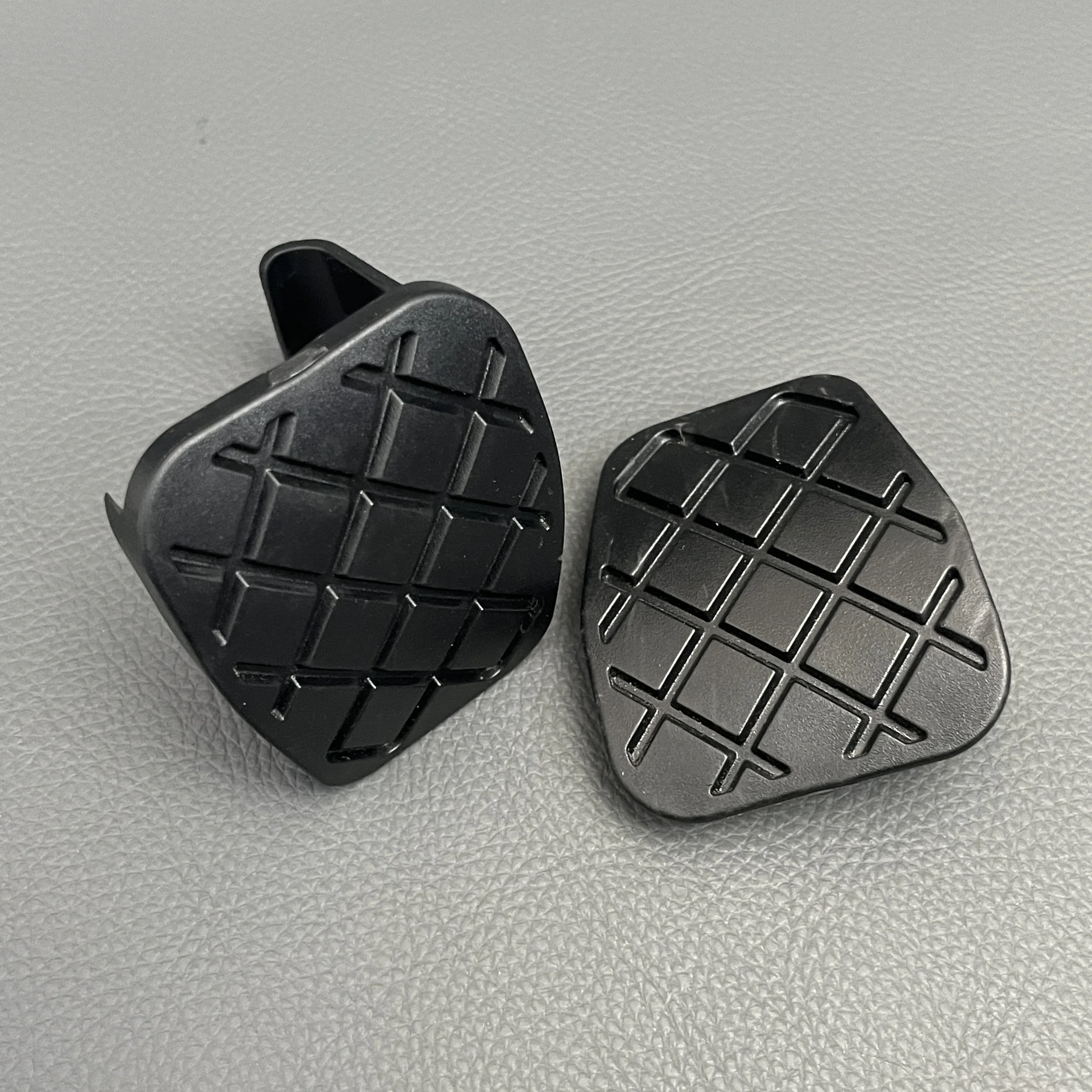Für VW GOLF 7 Tiguan L Für Skoda Brems- und Kupplungspedal Gummiabdeckung Rutschfeste Matte 5QD 721 173A 5QD721174A – Detail 5