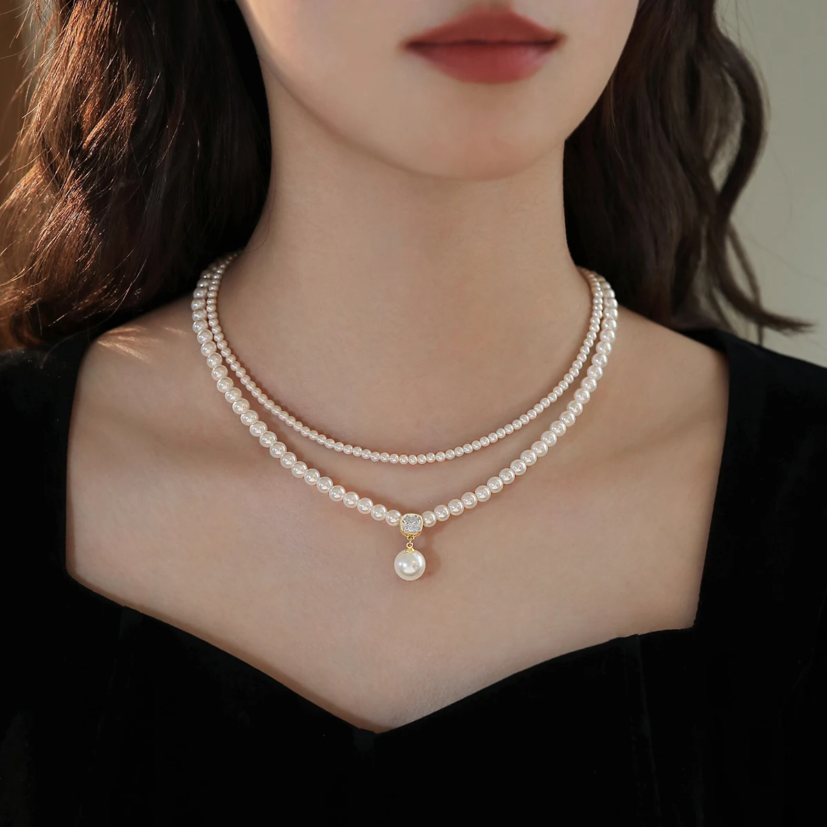 2025 Trendige doppelschichtige Imitationsperlen-Perlen-Halskette, elegante Accessoires für Damen, sexy Schlüsselbeinkette, leichter Luxus-Schmuck – Detail 6
