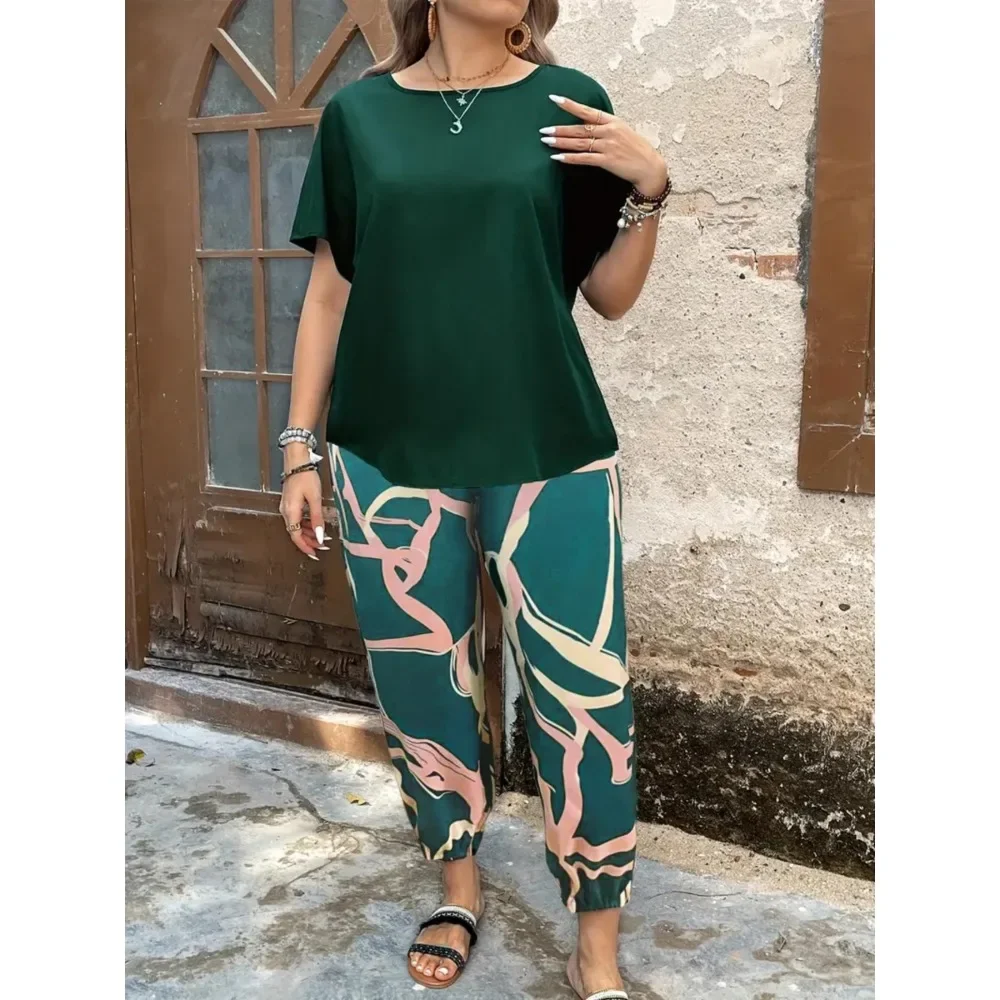 Plus Size Women's Top and Contrasting Printed Pants Two-piece Set Solid Color Short Sleeve Top And Wide Leg Pants For Daily Wear