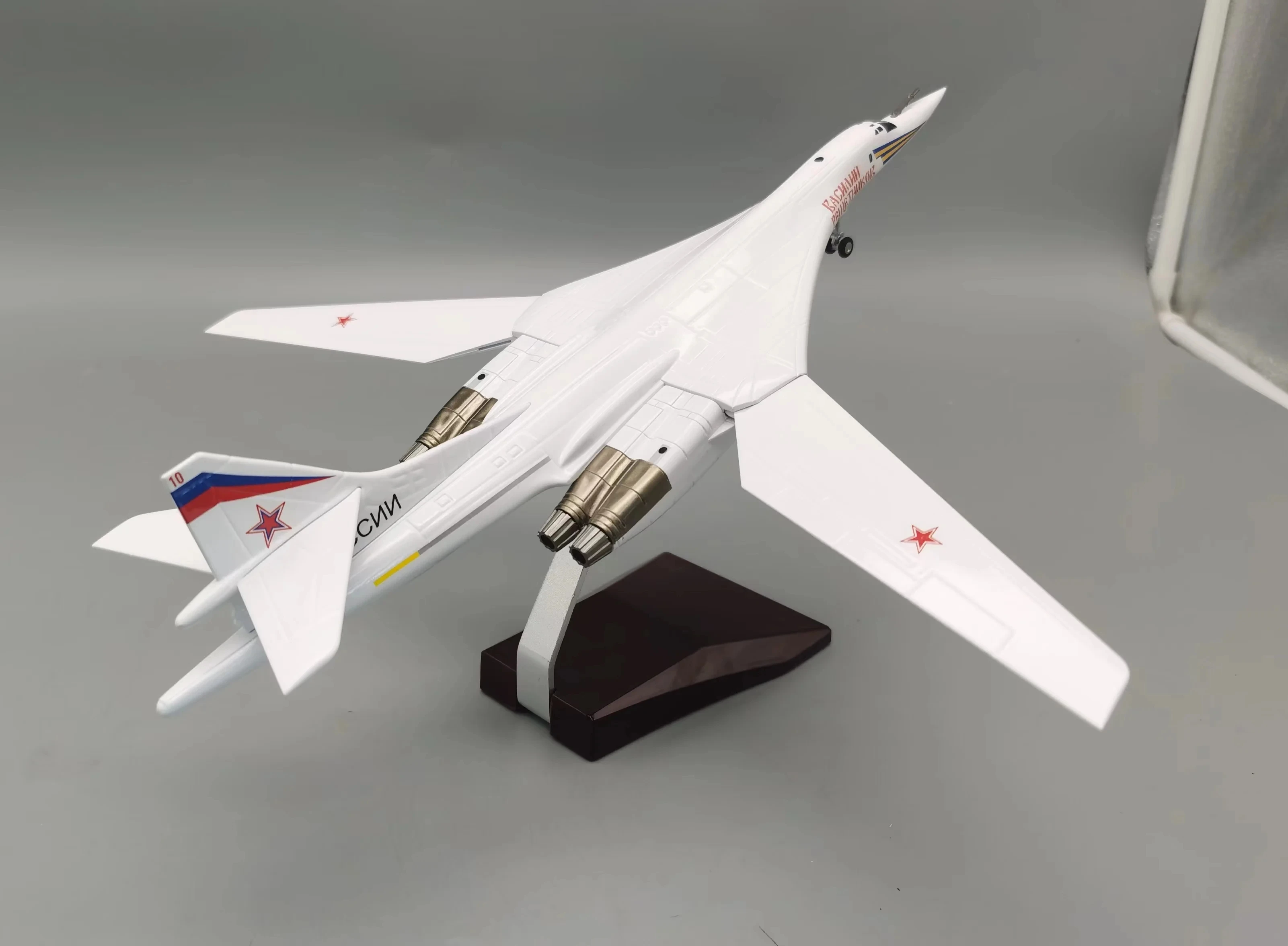 

1/144 Russian Tu-160 Tu160 White Swan Figure 160 Long-range Strategic Bomber Alloy Aircraft Metal Model Adult Fans Collectible