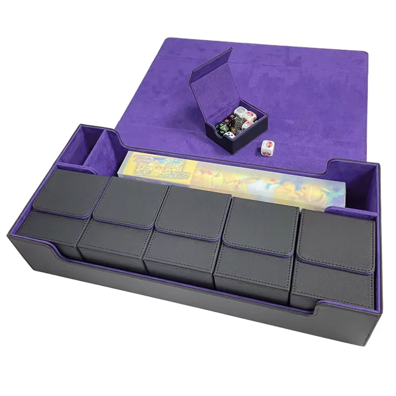 Spielaufbewahrungsset aus PU-Leder mit großer Kapazität, 2000+ Kartenhalter mit Würfelablage und 5 Fensterboxen, Gaming-Zubehör im Boutique-Stil