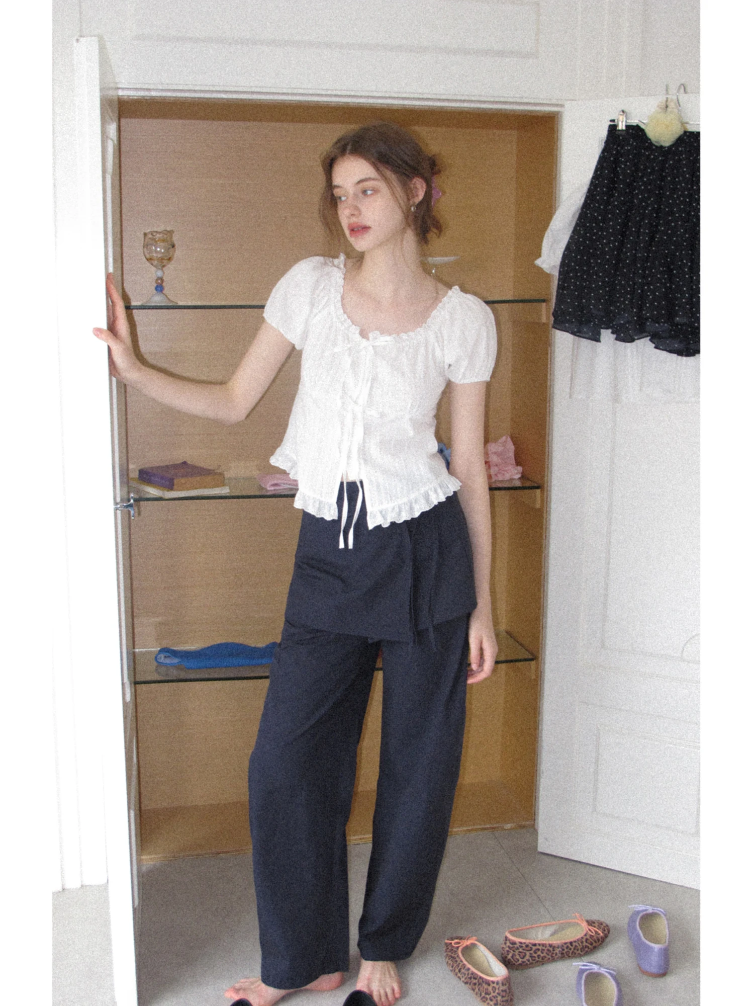 

Eggka French Sle Hollow out Embroidered ort irt Women Summer Bubble Sve Sweet Slimming Top with Belt U-Ne Design