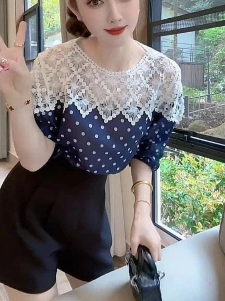 

​ Женская летняя блузка в корейском стиле 2026 года, французский шик, приталенный крой, в горошек, легкая роскошь, премиум-качество ​