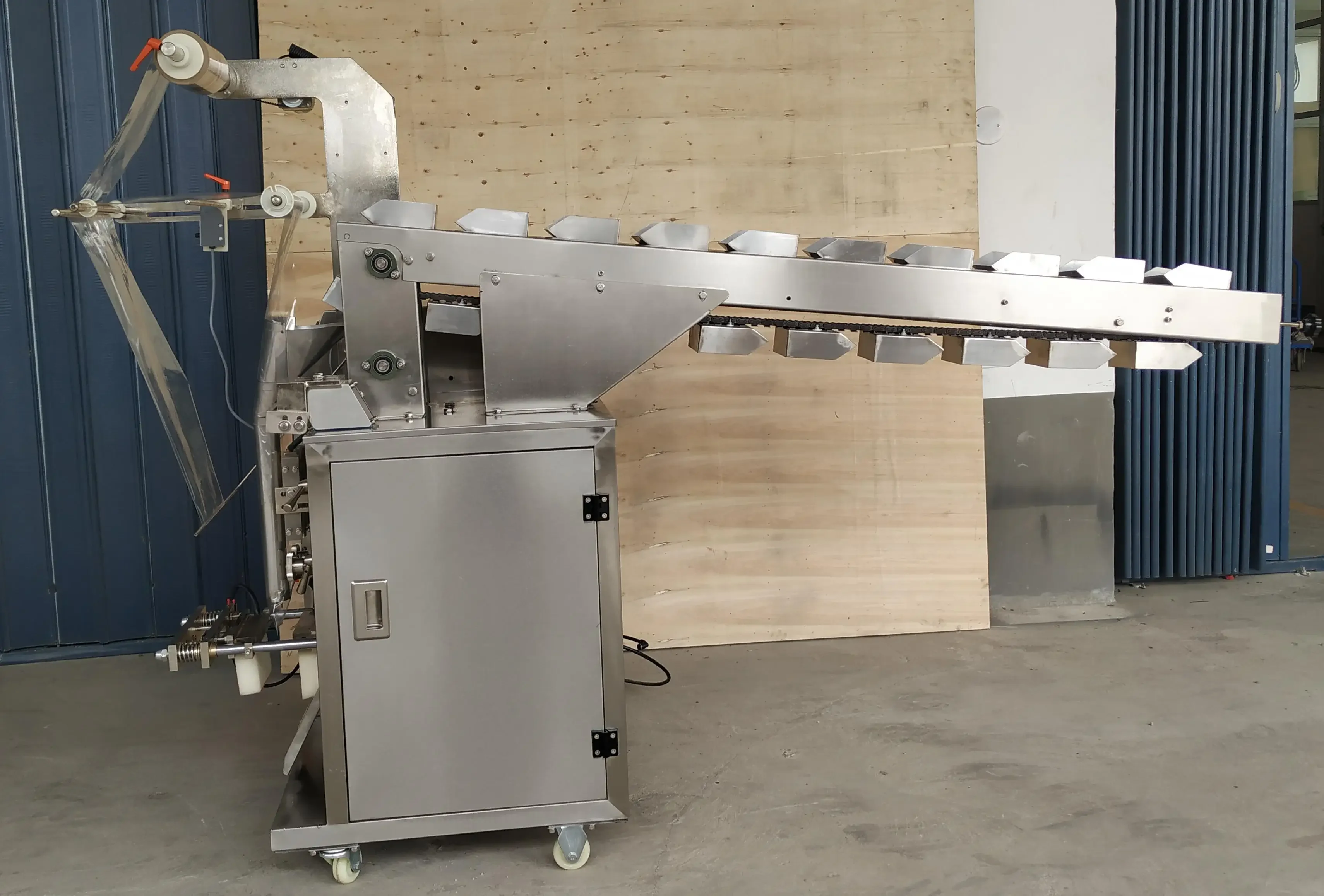 Automatic Vertical Granule Packing Machine for Nuts Rice Beans Biscuits Snacks 5-10kg Bag Packaging
