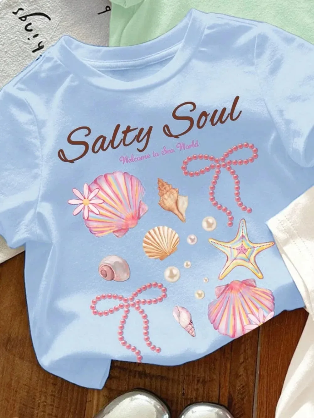 Girls' clothing, casual short-sleeve t-shirt with a round neck and colorful marine life beach-themed print, retro style