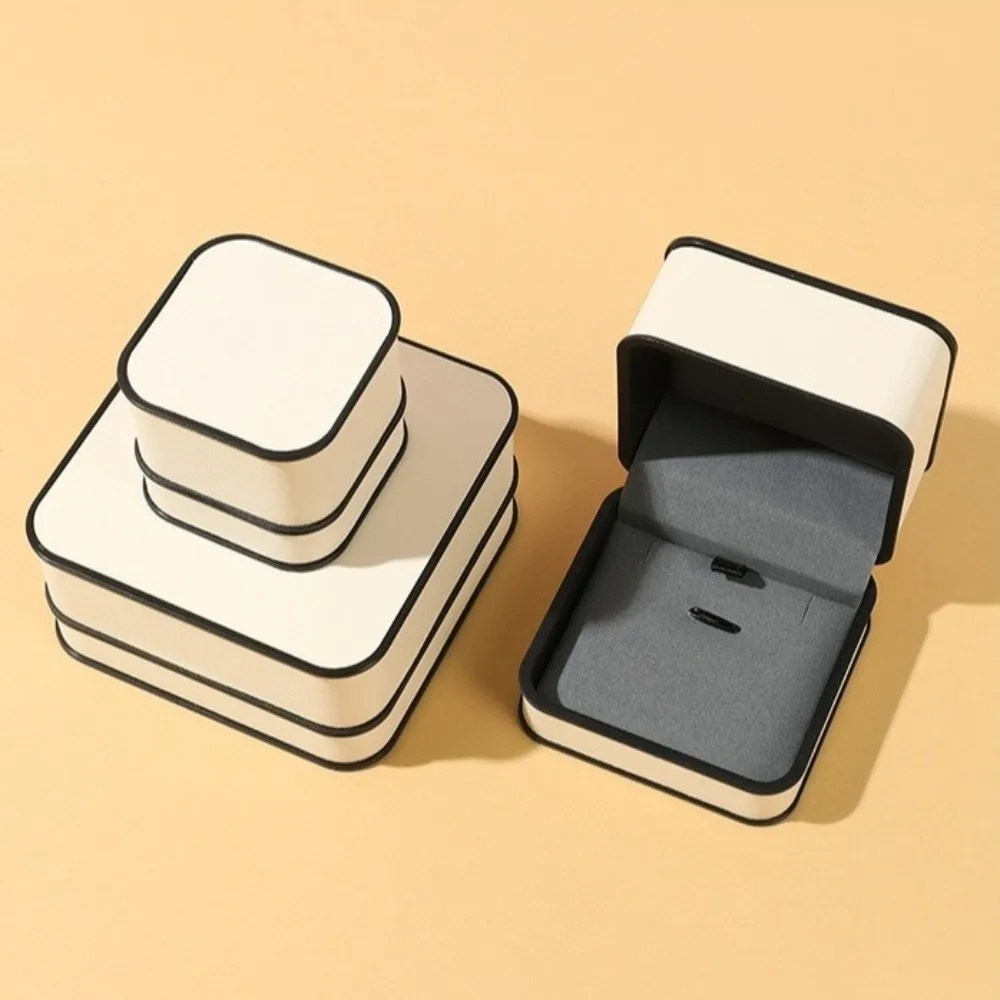 Retro High-end Ring Box Velvet-lined PU Jewelry Box Round Corner Black Frame Design Beige Box