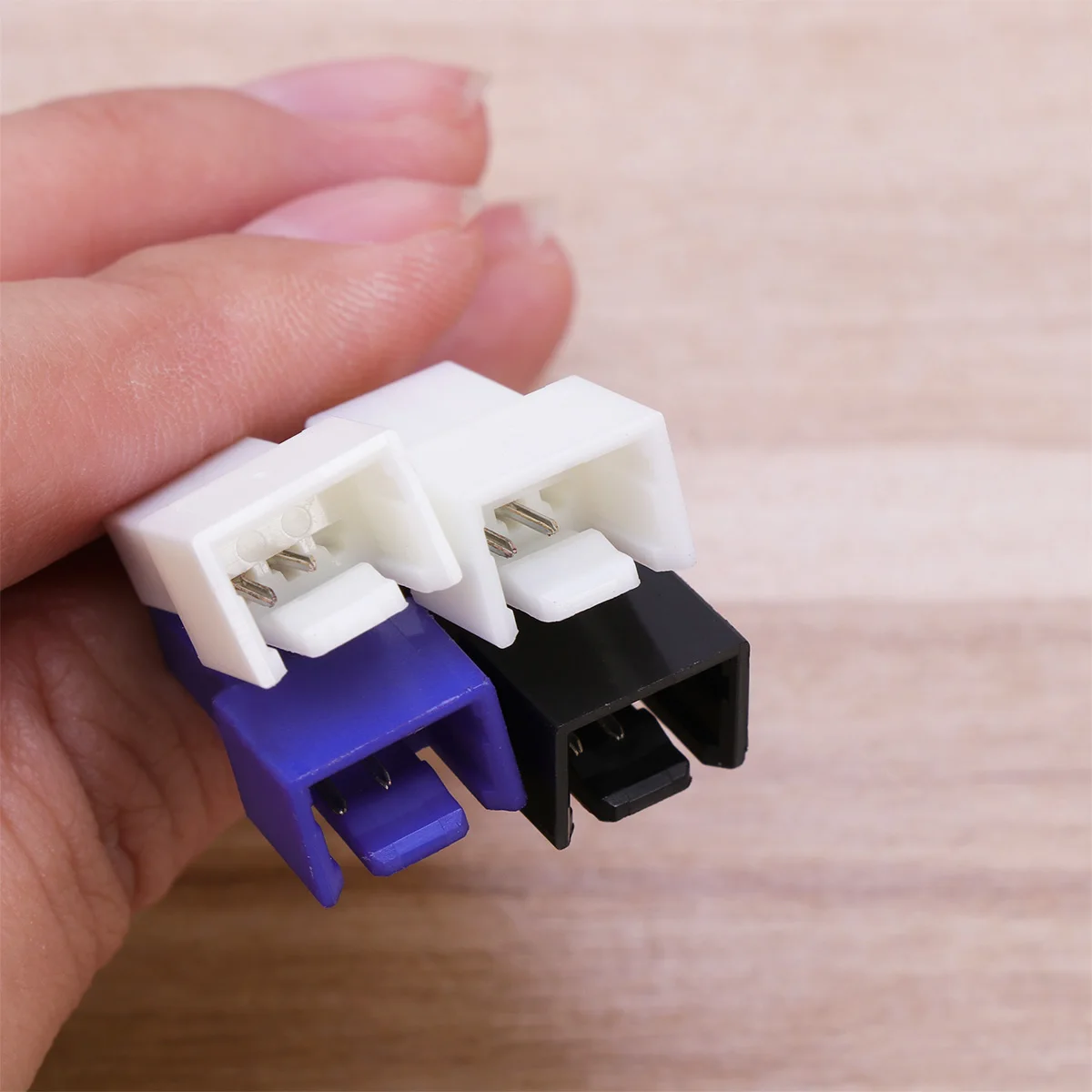 

4 Pin to 3 Pin PC Computer CPU Fan Connector Cooling Reduce Resistor Noise Extension Cable Deceleration Line Cord Wire for PC Fa