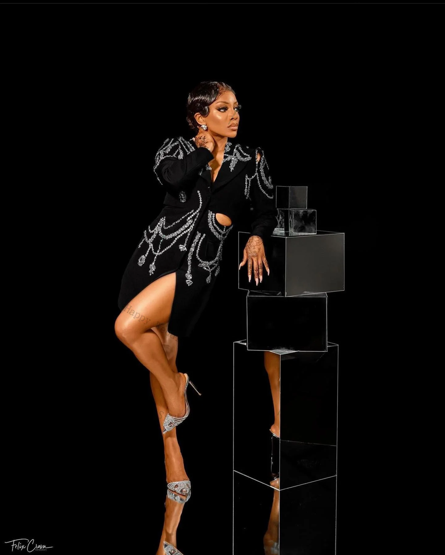 

Crystals Black Women Suit 1 Piece Blazer Prom Dress Cotton Sexy Hollow Formal Office Lady Customized Wedding Tuxedos Wear