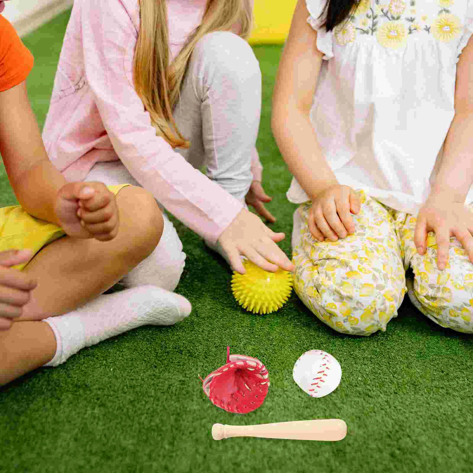 2 conjuntos de beisebol softball kit em miniatura brinquedo sala itens esportivos chaveiro miniaturas morcego de madeira decoração de casa