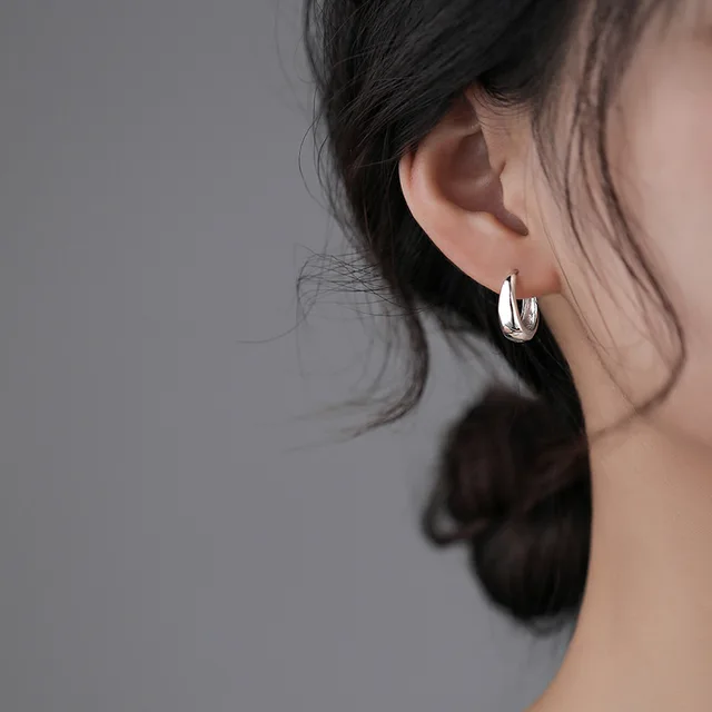 925 Sterling Silver Gorąca sprzedaż Koreańskie geometryczne kolczyki kółka Prosty temperament Wykwintny gorący seksowny seksowny prezent biżuteryjny