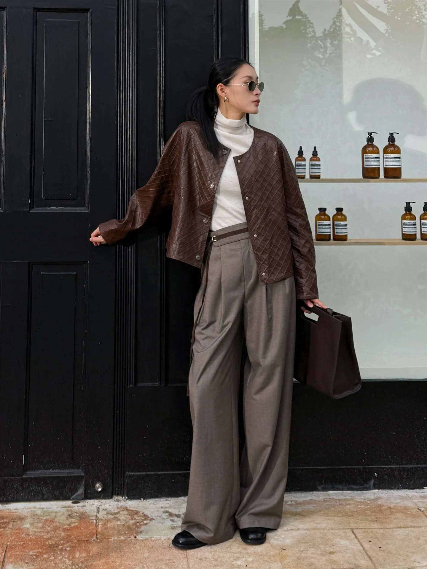 

Женское кожаное пальто Jieji Zhang Spring High Texture с круглым вырезом и бриллиантовой отделкой, универсальное, стильное, короткое