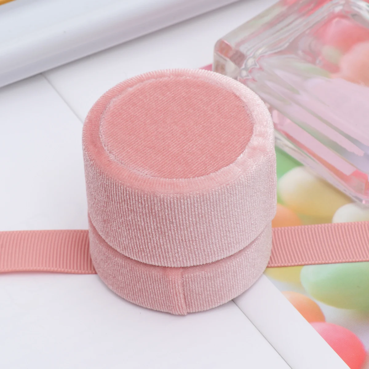 

Ring Storage Box Round Storage Case Ring Storage Organizer with Ribbon Pretty Jewelry Packaging Box (Pink Small Size)