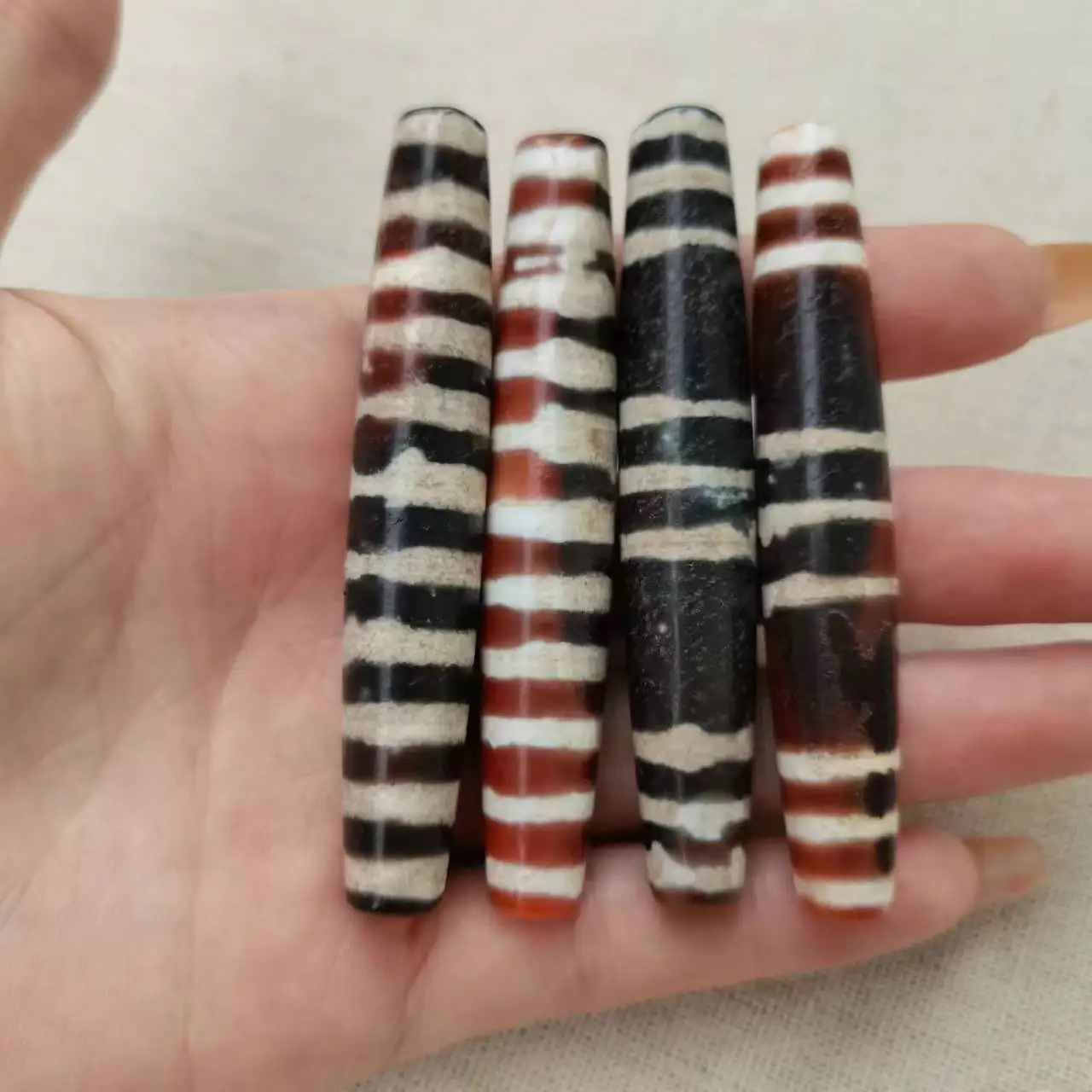 

1pcs/lot Weathered West Asia old thread dzi multi-striped black red mottled long beads natural agate jewelry amulet folk-custom