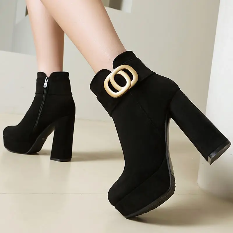 ORCHA LISA موضة 2025 مثير المرأة حذاء من الجلد جولة تو 11.5 سنتيمتر كعب مكتنز منصة سستة ديكور معدني حجم كبير 45-46 حفلة