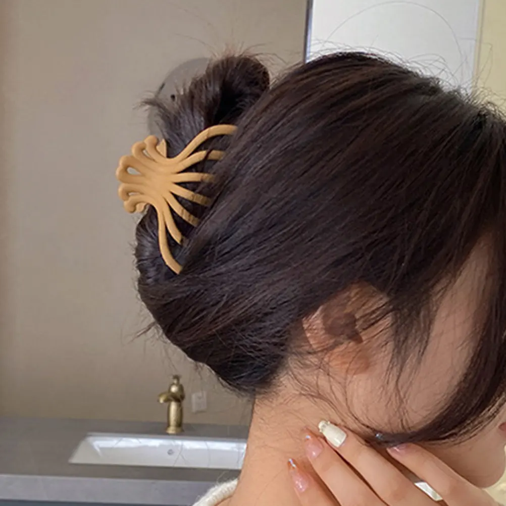 

6Pcs Large Hair Claw Clips Sturdy Plastic Minimalist Jaw Clamps for Thick Curly Wavy Hair Women Bath Face Washing Styling