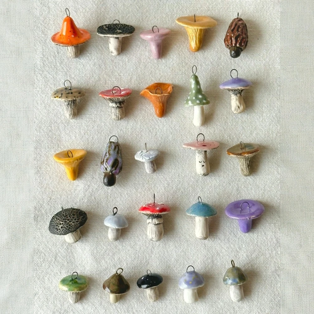 Einfache und modische niedliche Pflanzenserie, bunte Pilz-DIY-Anhänger für Schmuck. – Detail 1