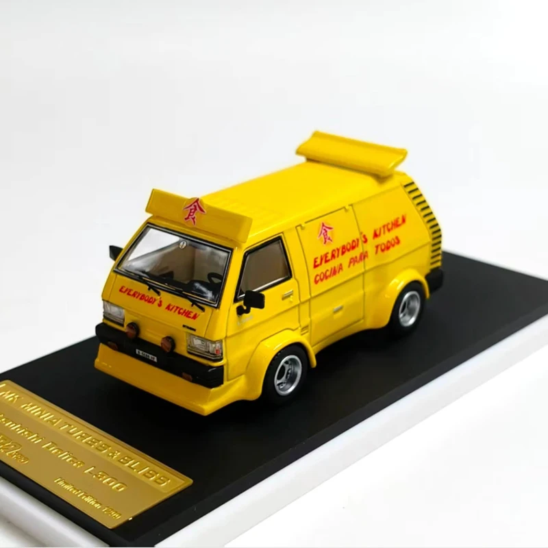 MK Diecast 1:64 مقياس 2025 Delica L300 شاحنة طعام مع دمية سبيكة محاكاة نموذج سيارة مجموعة تذكارية هدية عرض ثابت