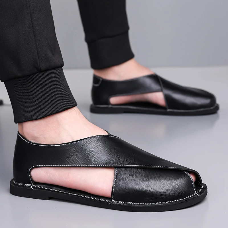 

Summer 2026 Flat Men's Sandals Comfortable Driving Shoes Fashion Roman Sandals Retro Breathable Men Soft Leather Sandals