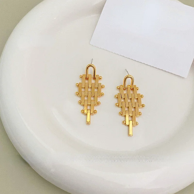 Fashion Jewelry Metal Irregular Earrings 2024 New Trend For Vintage  Luxury Temperament For Women Party Gifts Hot Selling