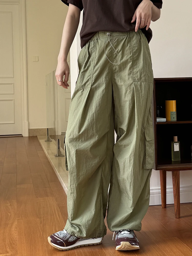 [EAM] pantalones Cargo largos con bolsillo y cordón verde militar de cintura alta elástica nuevos pantalones moda mujer primavera otoño 2024 1DH5815