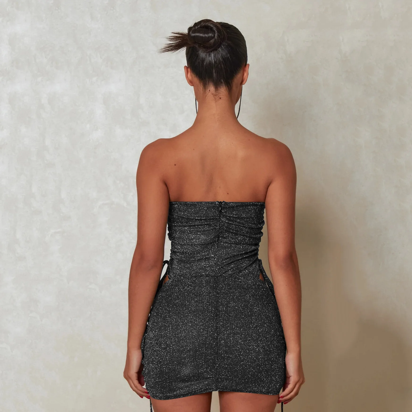 ชุดเซ็ตสองชิ้นแฟชั่นฤดูใบไม้ผลิ 2023 ชุดเดรสเข้ารูปผูกเชือกแบบเซ็กซี่