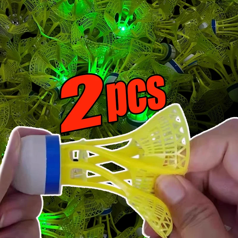 

Windproof LED Badminton Glow in The Dark Shuttlecock with Light Up Foam Nylon Built-in Switch for Night Outdoor Sports Practice
