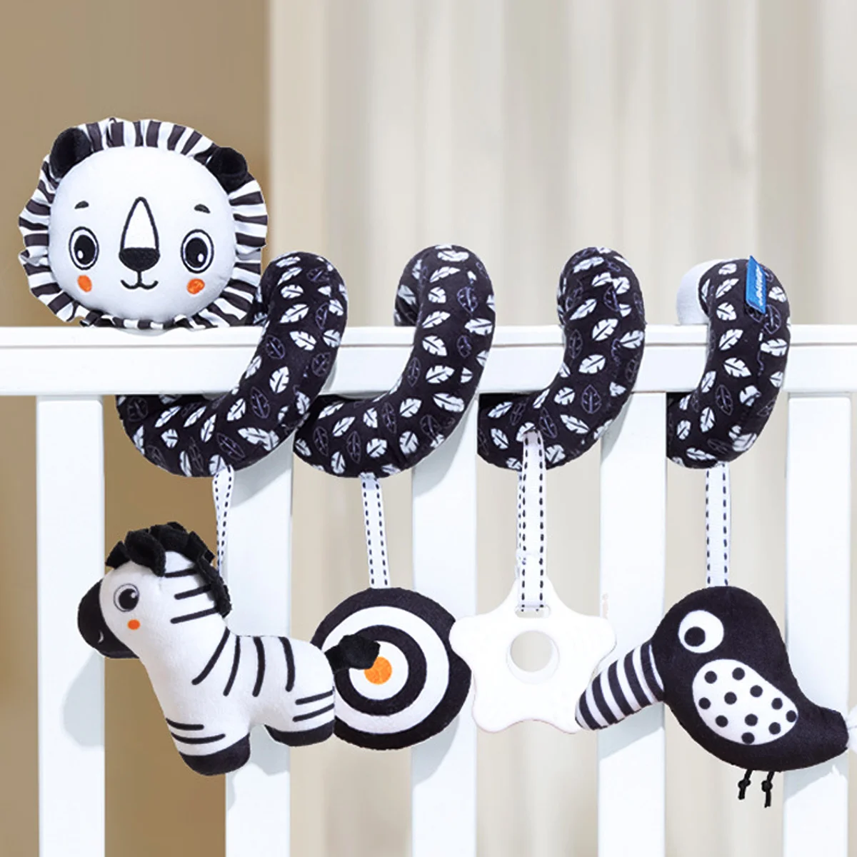 Baby pluche spiraal hangend speelgoed voor kinderwagen wieg autostoel, hangend rammelaar speelgoed voor wieg mobiel, hoog contrast speelgoed voor pasgeborenen