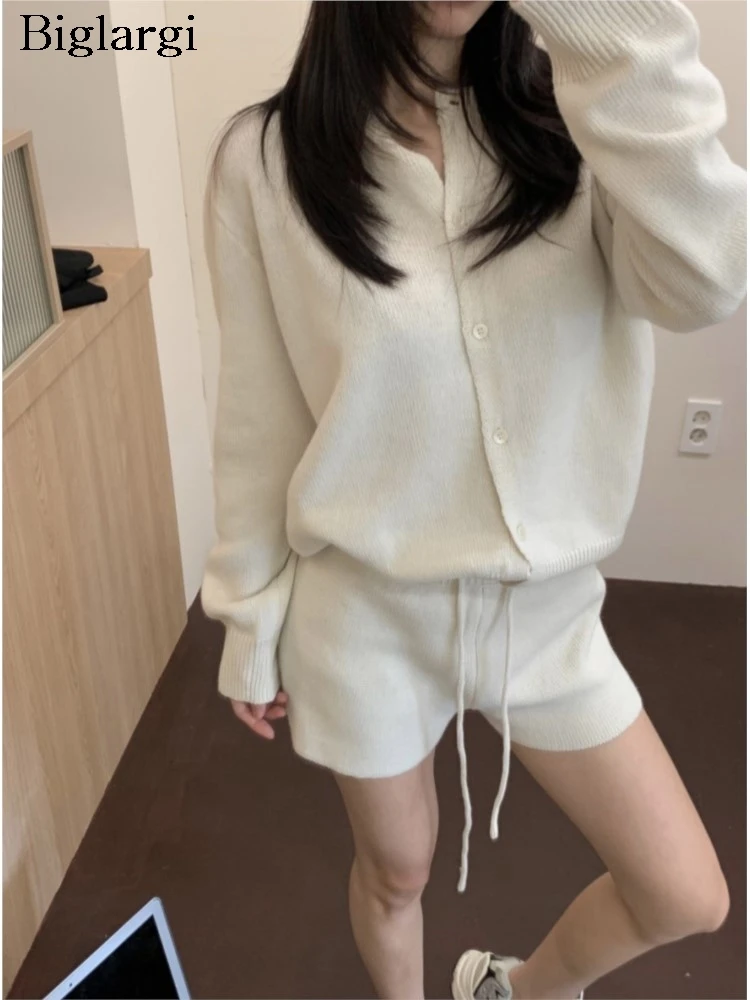

Вязаный осенний комплект из двух предметов, женские свободные кардиганы в корейском стиле, повседневные модные широкие женские мини-шорты