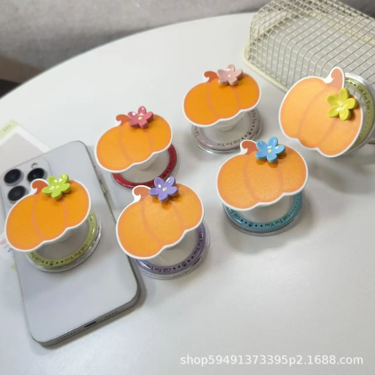 

New Three-dimensional Pearl Flower Pumpkin Magnetic Suction Bracket Is Suitable for MagSafe Mobile Phone Powerful Desktop Lazy