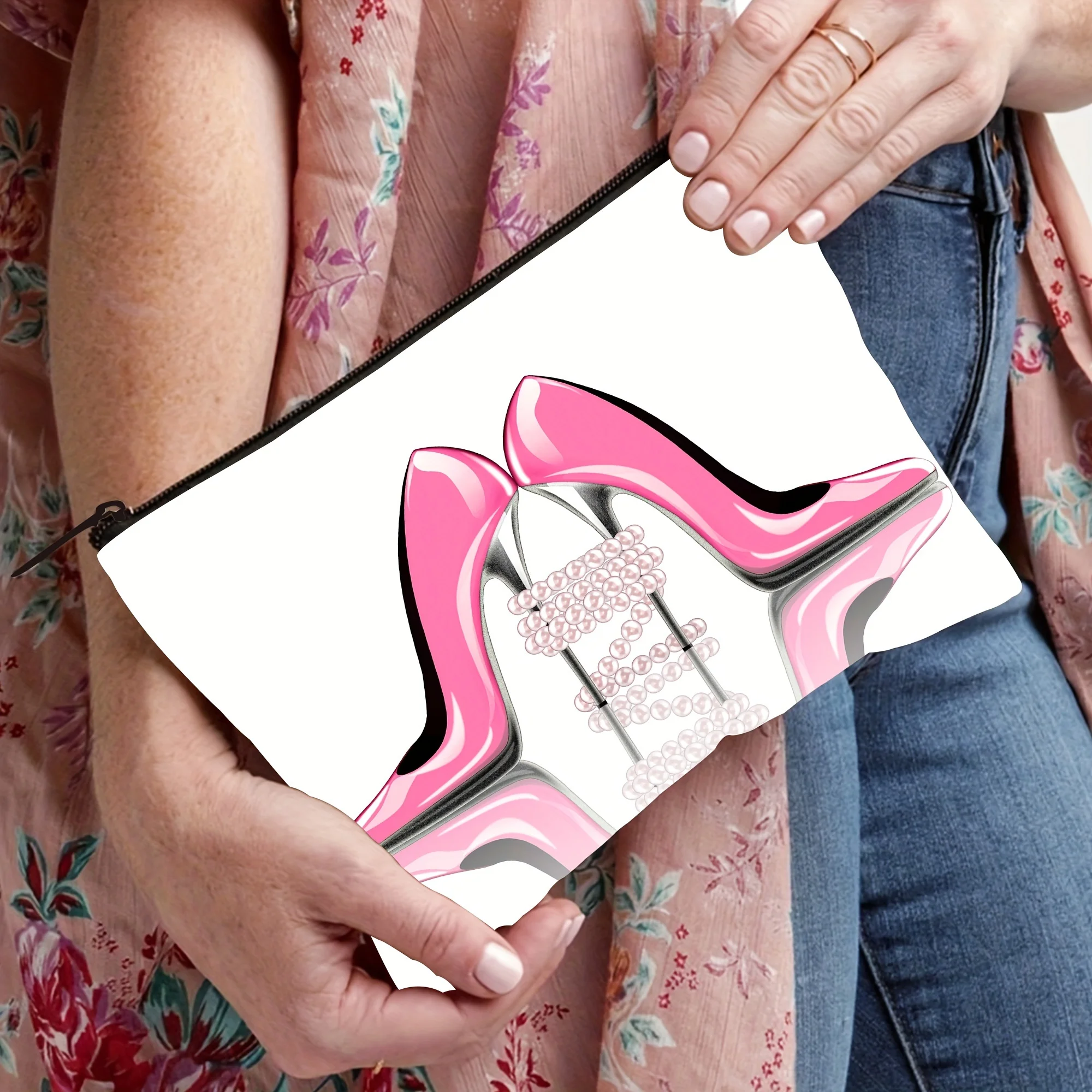 Eine modische rosa Schuh-Make-up-Tasche mit hohen Absätzen – süße multifunktionale Damentasche mit Reißverschluss