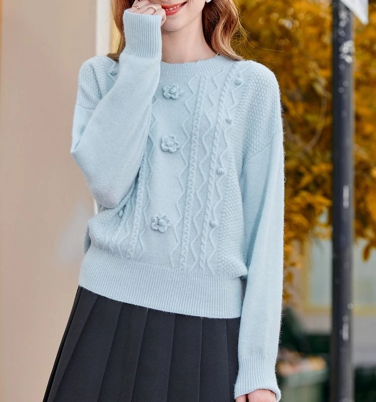 Abbigliamento donna moda 2025 Autunno Inverno Nuovo stile Temperamento che riduce il fiore allentato ricamato girocollo maglione lavorato a maglia Top