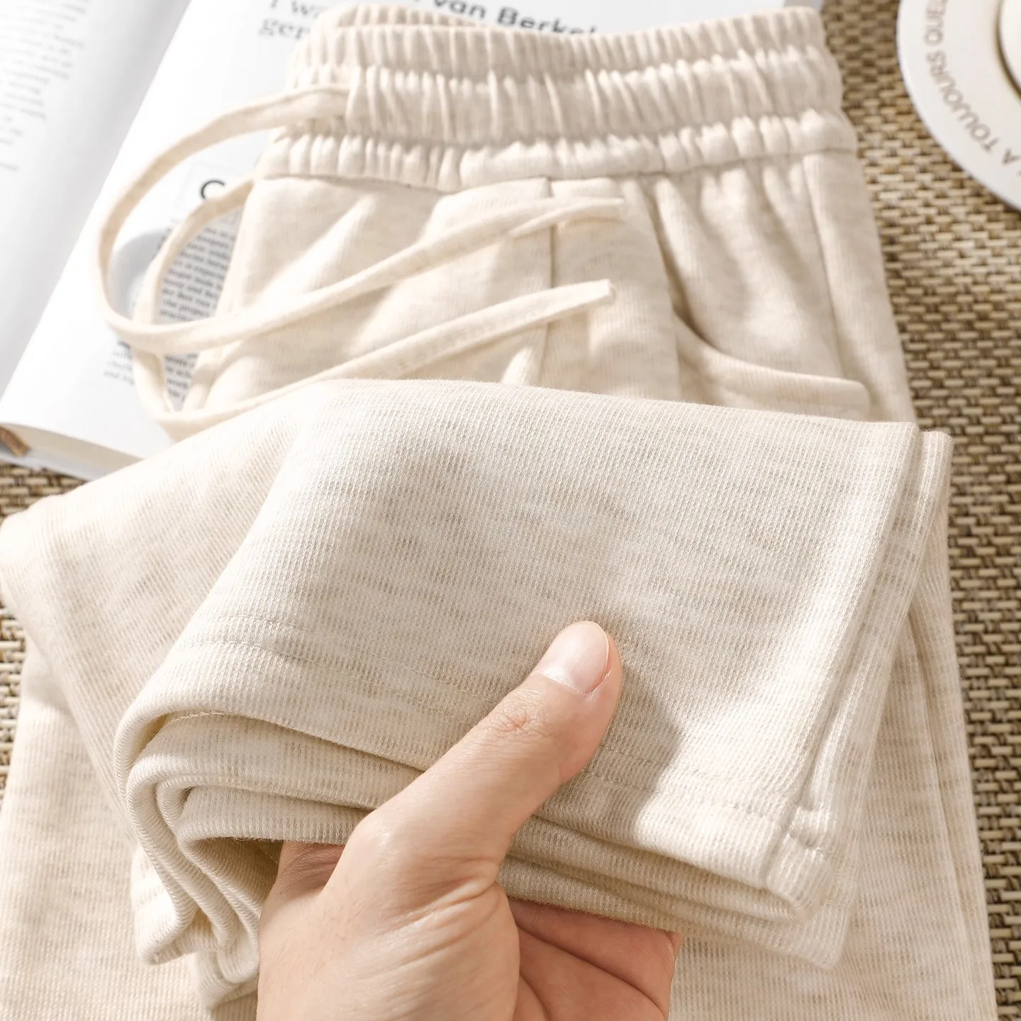 

Удобные женские брюки с высокой талией, прямые широкие штанины, осенняя новинка, повседневные брюки, мягкие, уютные, белые, с эффектом похудения