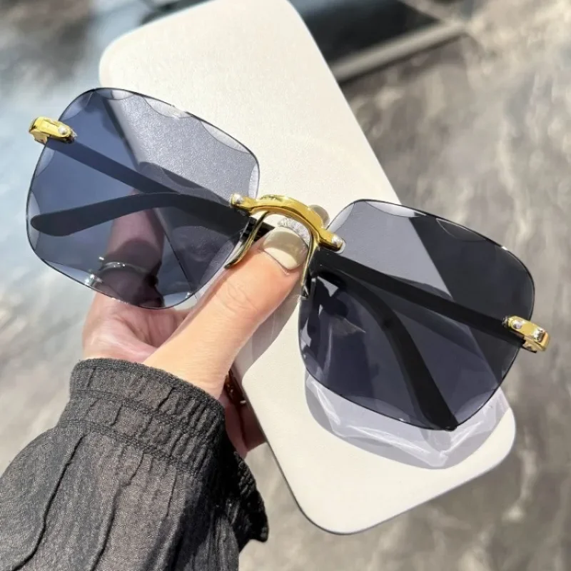 Gafas de sol sin marco para mujer, gafas de sol con protección UV400, lentes degradados a la moda, gafas de sol para mujer, gafas de sol con patas de aleación Vintage
