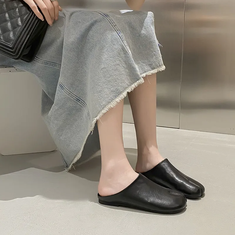 

2026 Fashion Split Toe Leather Sandals Flats for Women Comfortable Slip-On Tabi Shoes Unique Design Casual Footwear 35-40