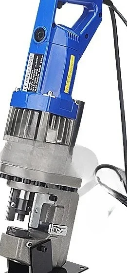 

Портативный электрический гидравлический штамповочный станок представляет собой удобный инструмент для штамповки угловой стали, канальной стали и меди.