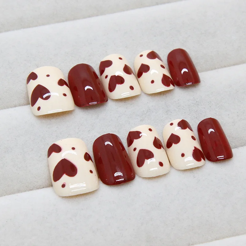 30 шт. Красные многоразовые накладные ногти Sweet Love Press on Nails с дизайном Короткие осенние и зимние модные накладные ногти с подвесками 2024