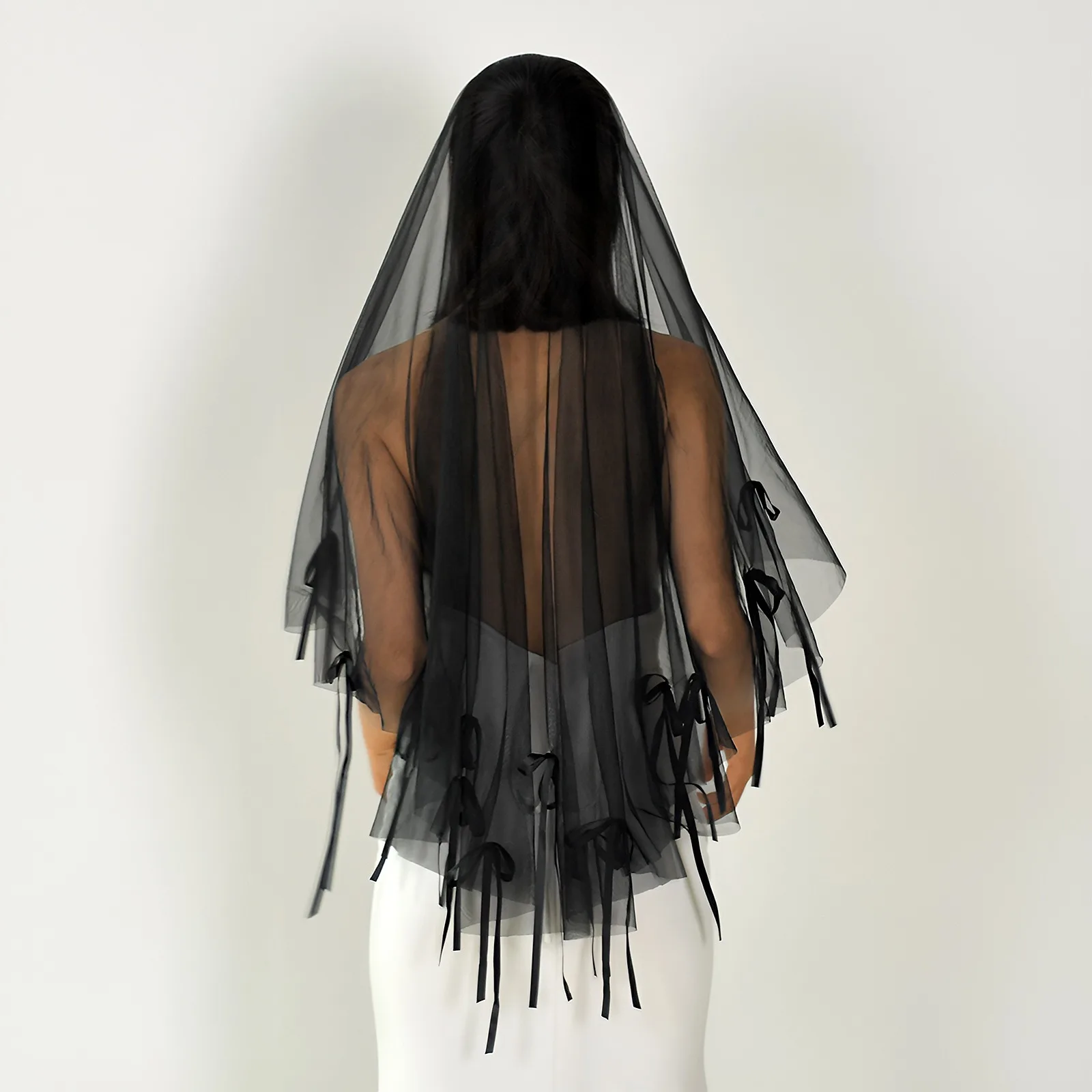 

Элегантная фата, однослойная, из мягкого тюля, черный или белый головной убор без расчески, свадебный аксессуар в форме бабочки из бисера