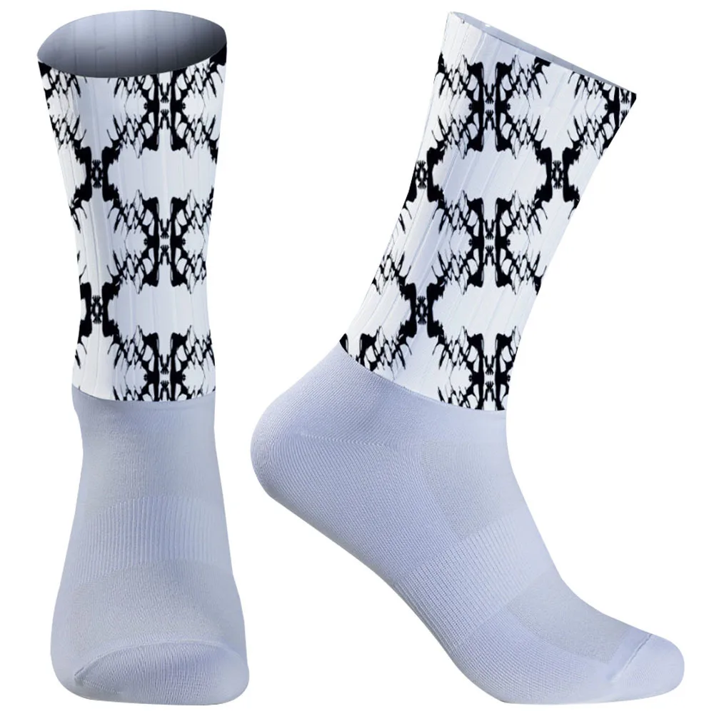 

Выполнен из высокоэластичного материала из лайкры, надежно подходит для надежного и не растягивается, дополняет для динамической езды без смещения.