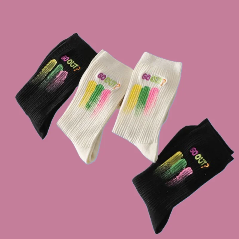 Calcetines informales de algodón y poliéster para mujer, medias deportivas con letras, grafiti pintado, transpirables de tubo medio, nuevo estilo, 3/6 pares