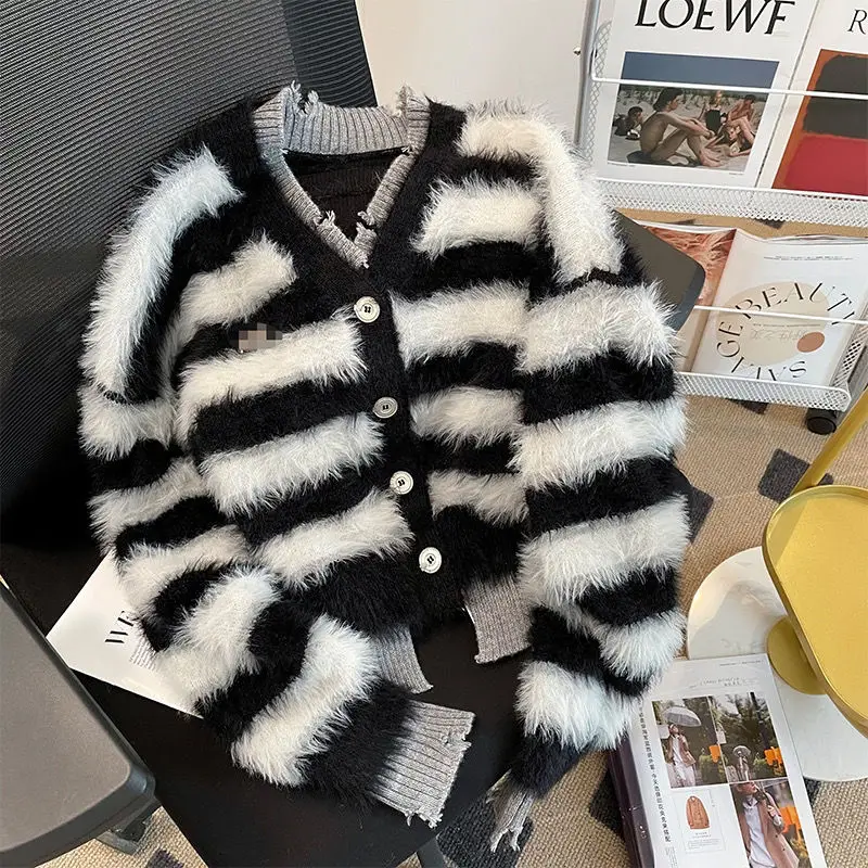 

2023 Autumn/Winter Cardigan Lazy Style Imitation Mink Fleece New Sweater Women's Fake Two Piece Short Thickened Short Sweater
