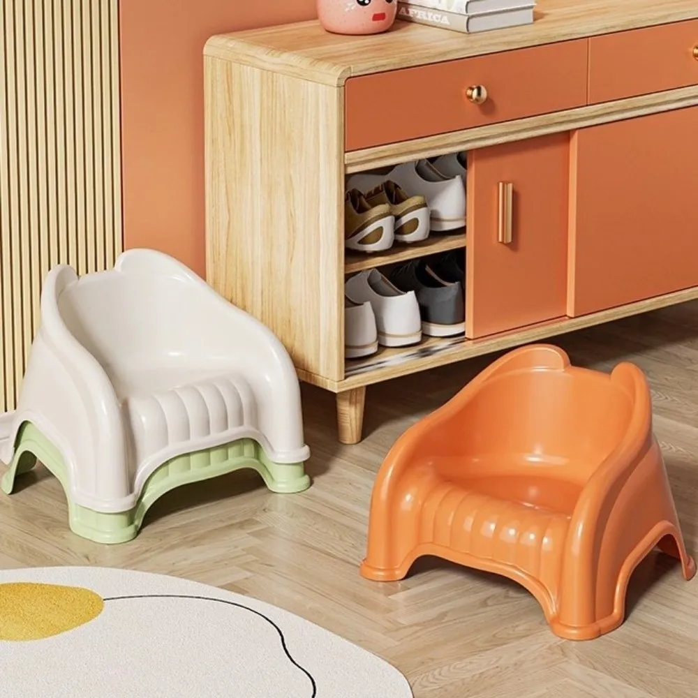 taburete-pequeno-y-creativo-con-superficie-antideslizante-comodo-sencillo-bonito-y-colorido-silla-infantil-de-plastico-ergonomica-ideal-para-el-bano-de-bebes-y-como-silla-para-el-area-de-juegos