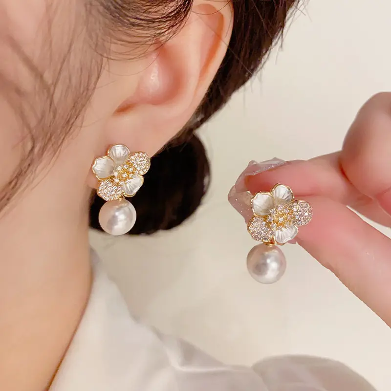

S925 French Light Luxury Flower Pearl Stud Earrings & Drop Earrings