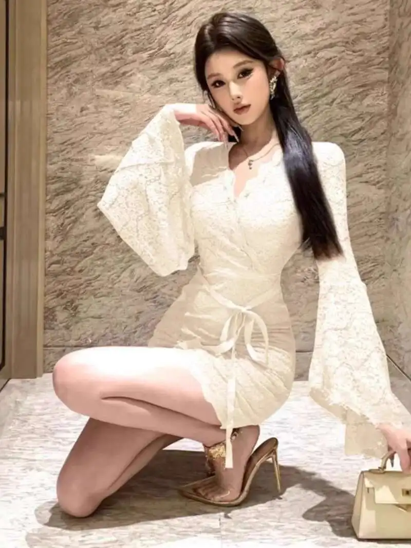 Sexy Kant Bell Mouw Jurk vrouwen Kokerrok Afslanken Taille Ontwerp Herfst Winter Nieuwe Stijl Naam Dame Modieuze Jurk D9V5