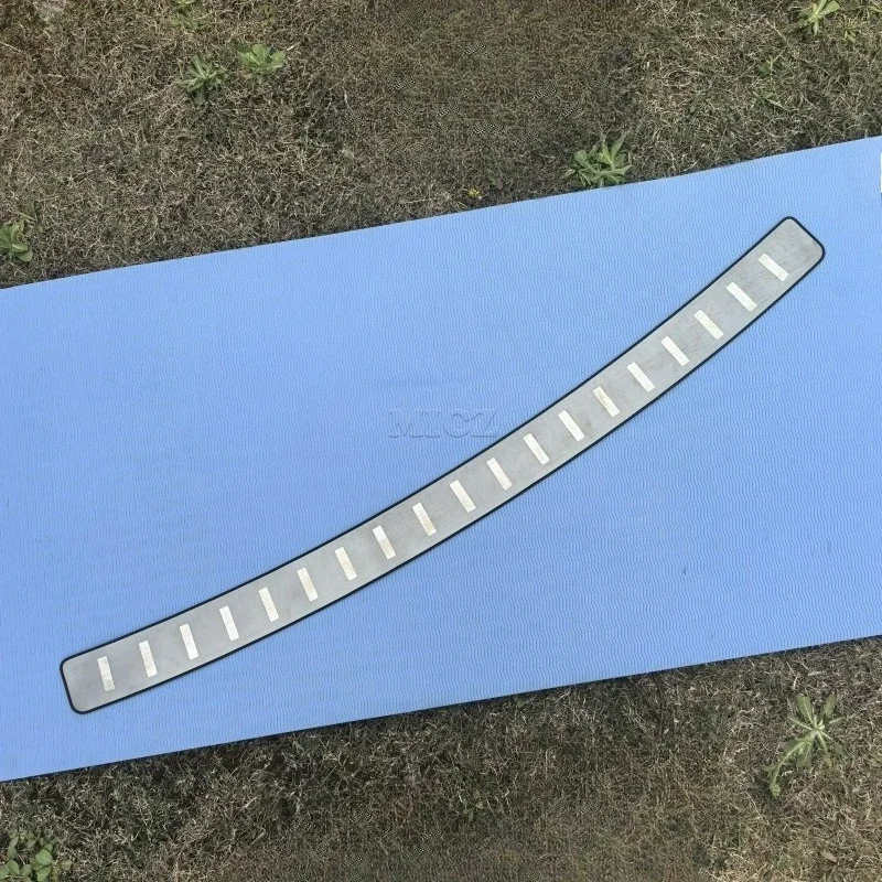 

Car Accessories Styling Stainless Steel Rear Bumper Protector Sill Trunk Rear Guard Tread Plate Trim For Volvo XC60 2018 - 2024